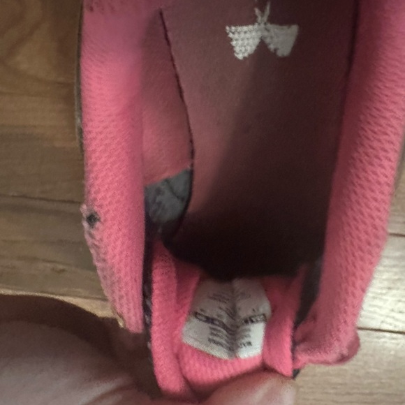 Under armour running shoes - Picture 3 of 6